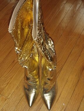 Mata Shoes Metallic Gold Pointed-Toe Heeled Boots